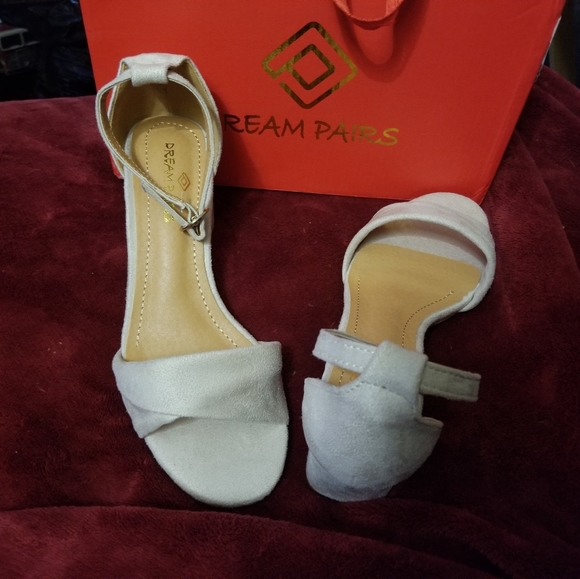 NEW size 5.5 BEIGE DREAM PAIRS DUTCHESS-03 SHOES - Picture 1 of 4